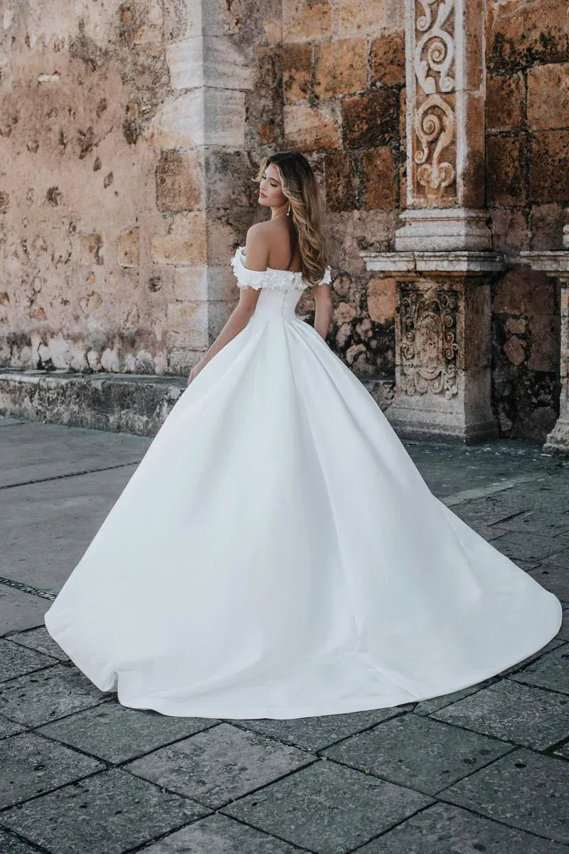 Abella E353 + Overskirt - Size 12 - Image 3