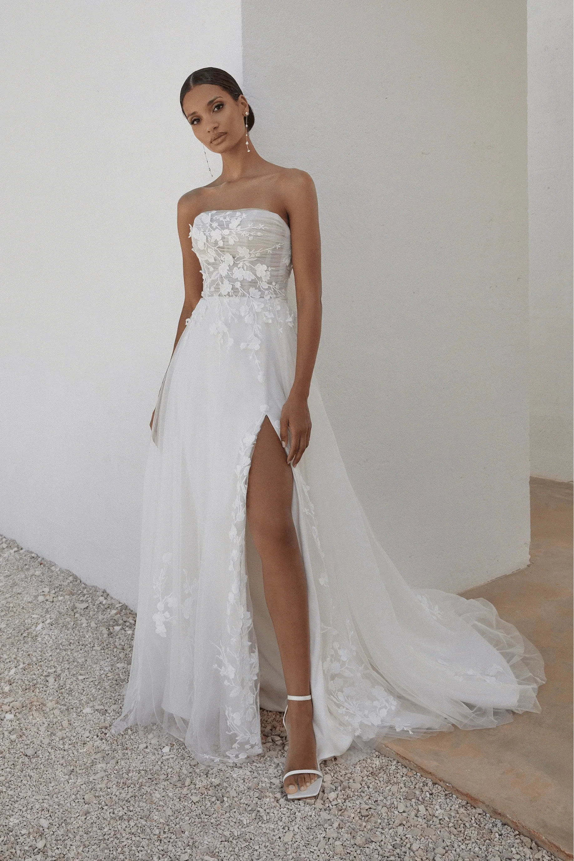 Adore by Justin Alexander Amaryllis - Size 8