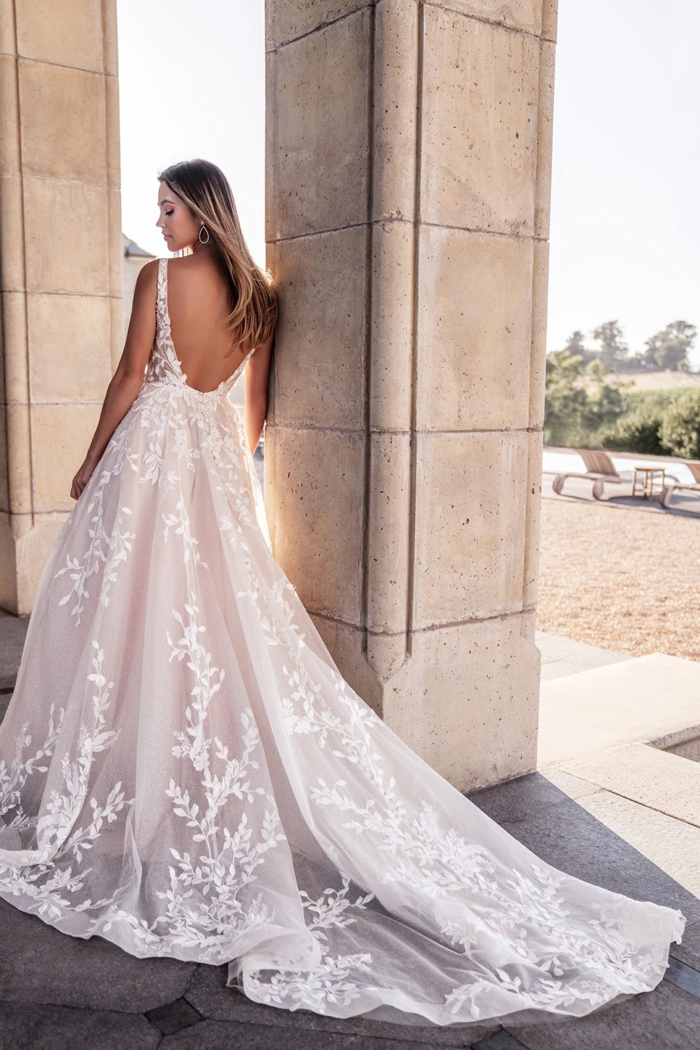 Allure A1111 - Size 14 - Image 2