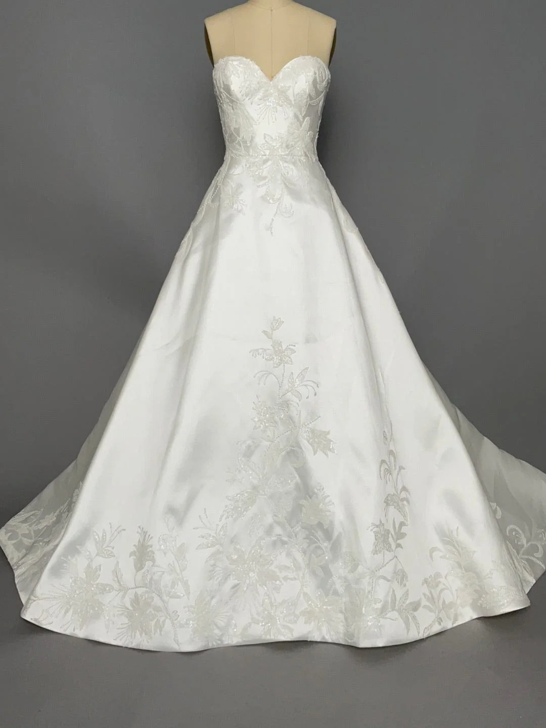 Atelier Pronovias Hela - Size 10 - Image 3