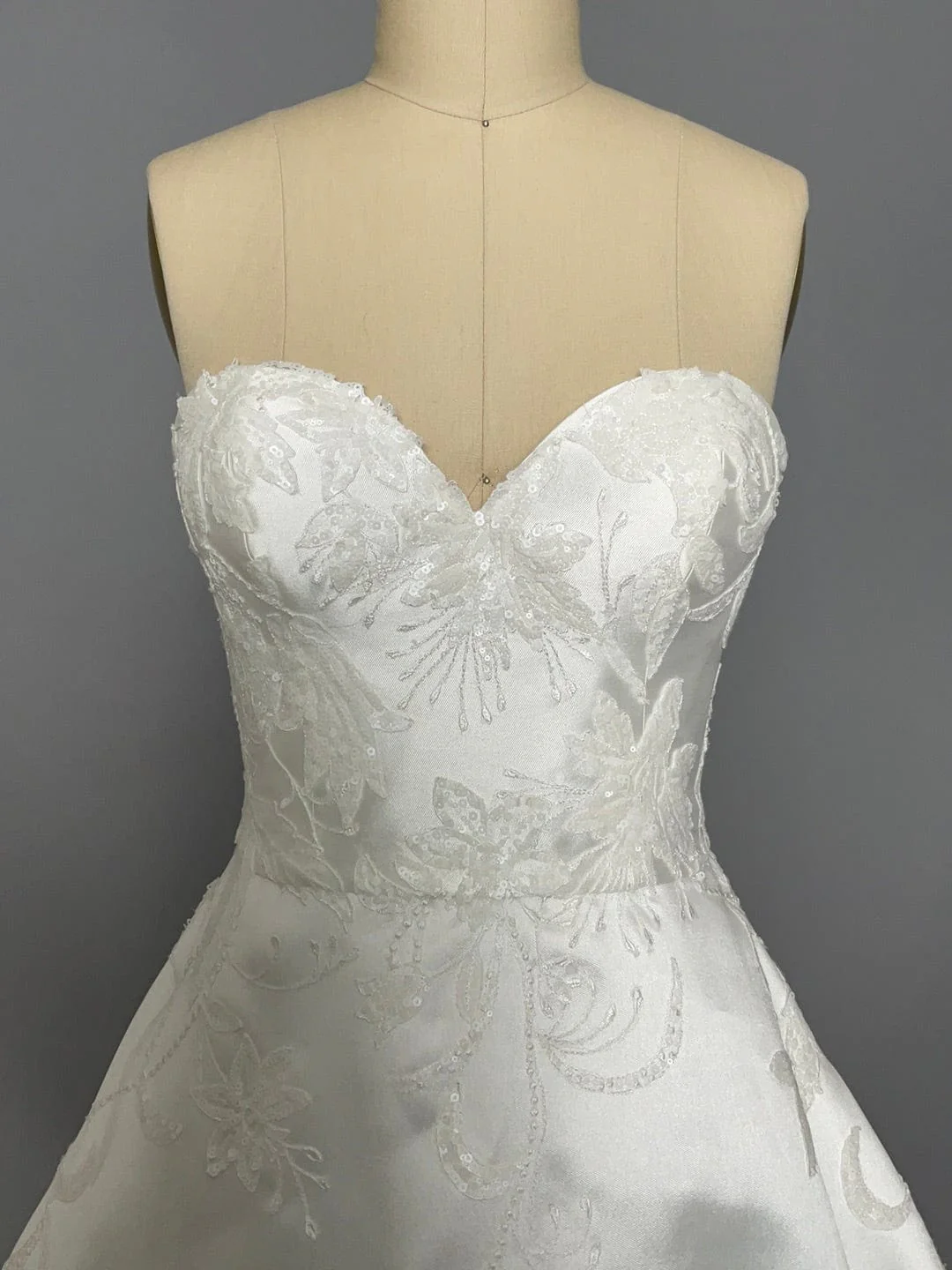 Atelier Pronovias Hela - Size 10 - Image 5