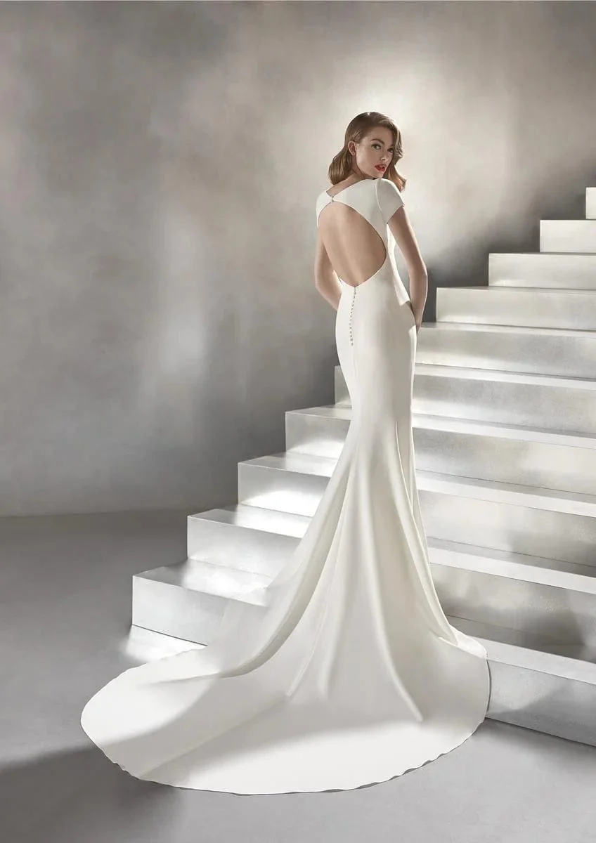 Atelier Pronovias Valeria - Size 12 - Image 2