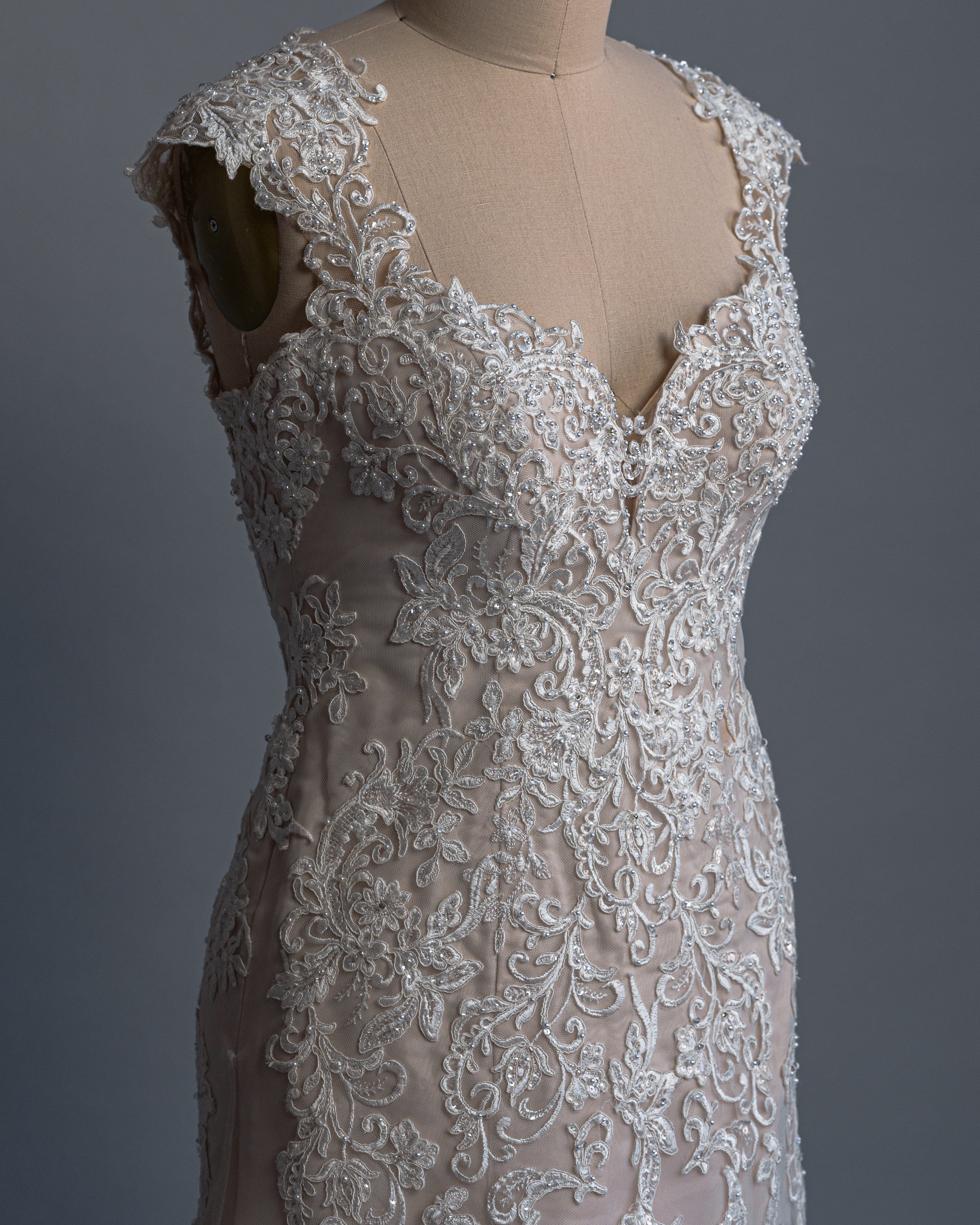 Essense of Australia D2262 - Size 12 - Image 6