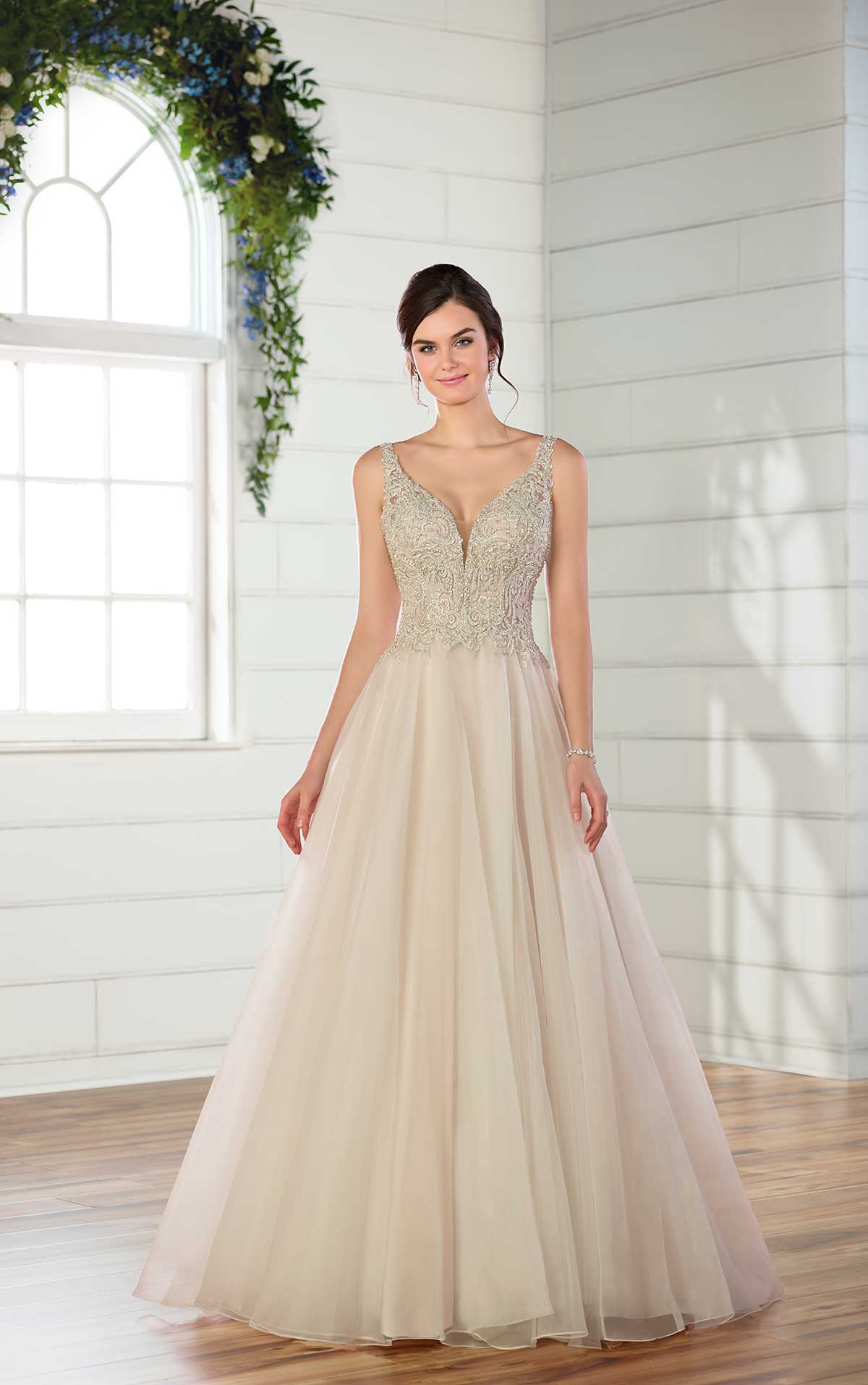 Essense of Australia D2471 - Size 10