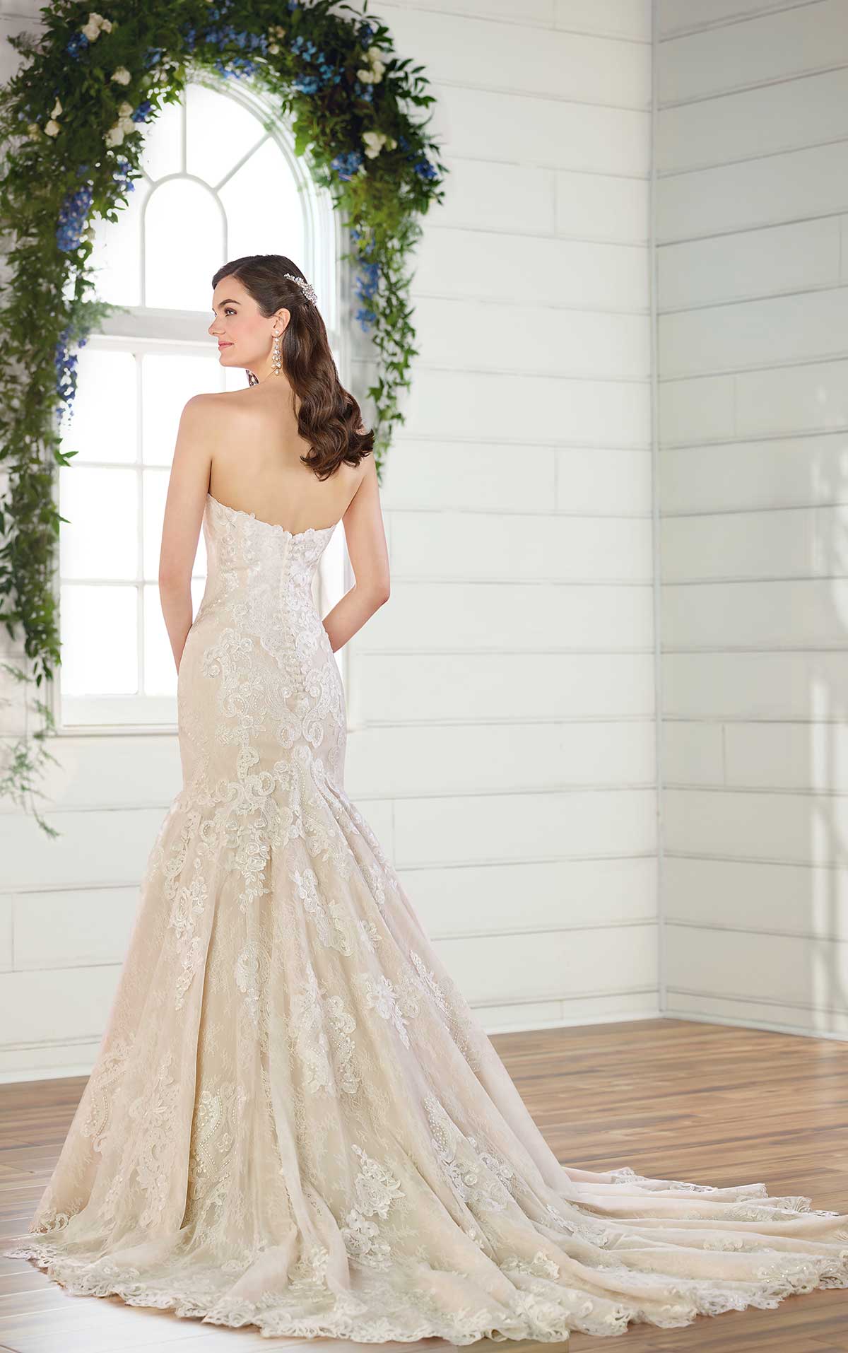 Essense of Australia D2556 - Size 14 - Image 2