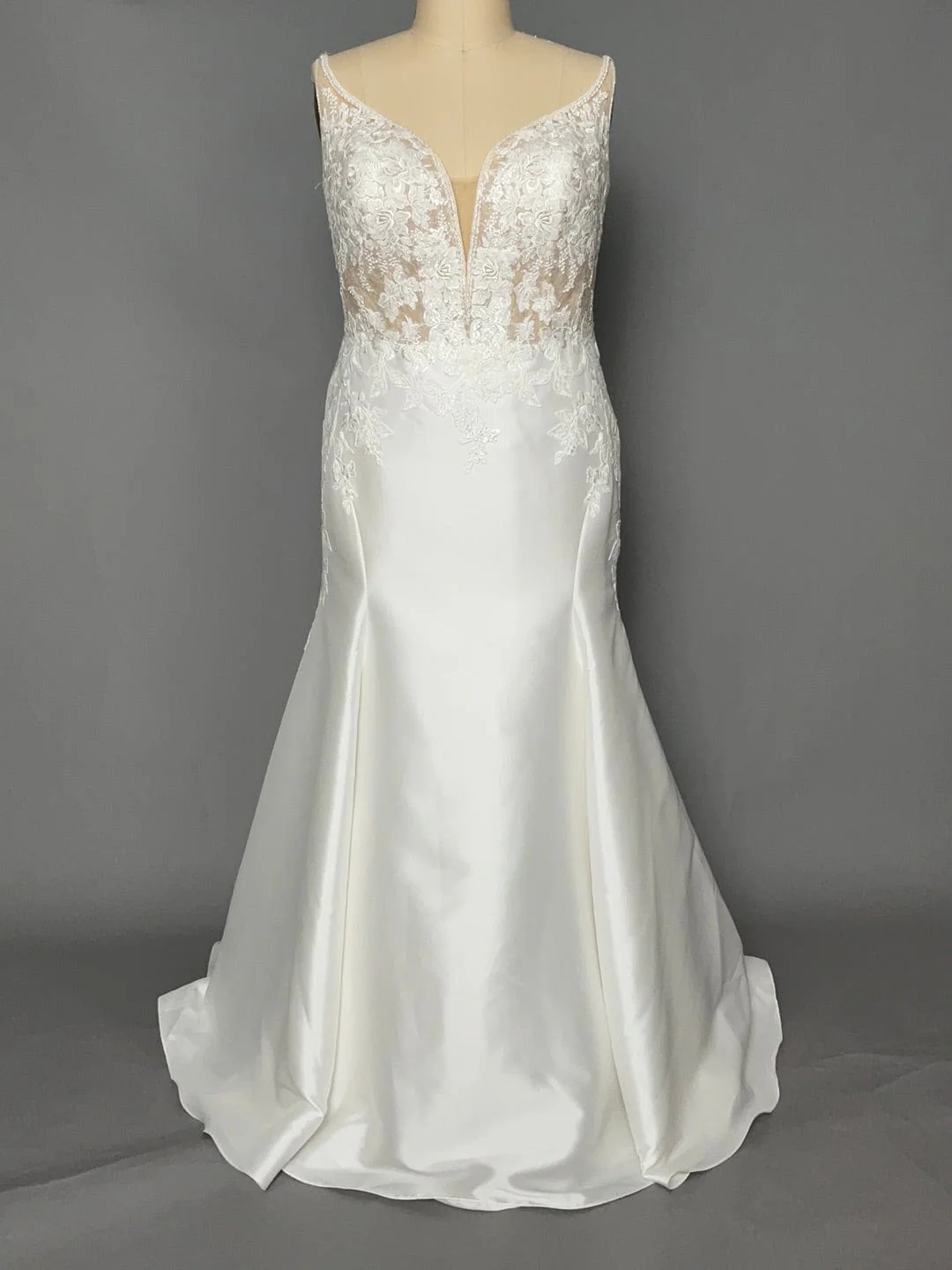 Essense of Australia D2675 - Size 24 - Image 3