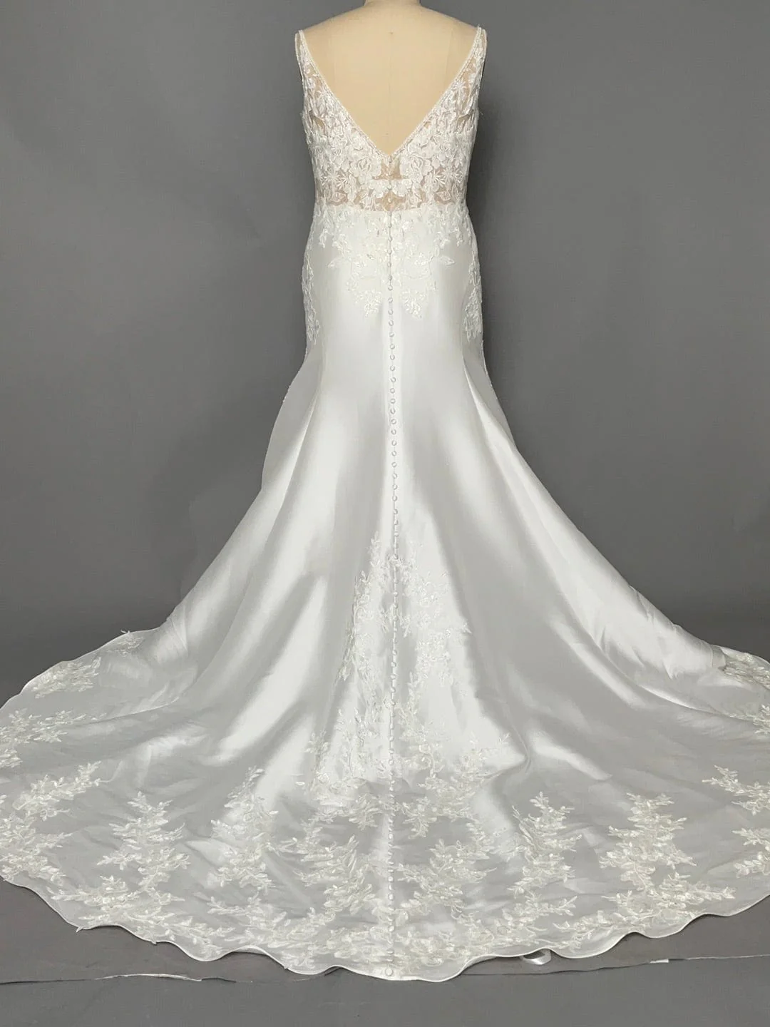 Essense of Australia D2675 - Size 24 - Image 4