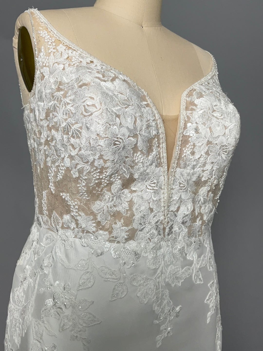 Essense of Australia D2675 - Size 24 - Image 5