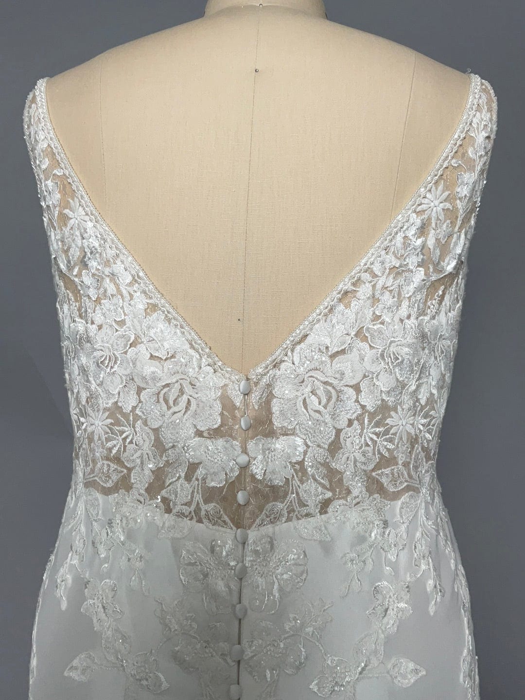 Essense of Australia D2675 - Size 24 - Image 6