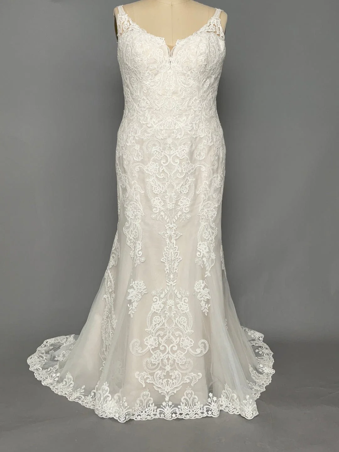 Essense of Australia D2734 - Size 22 - Image 3