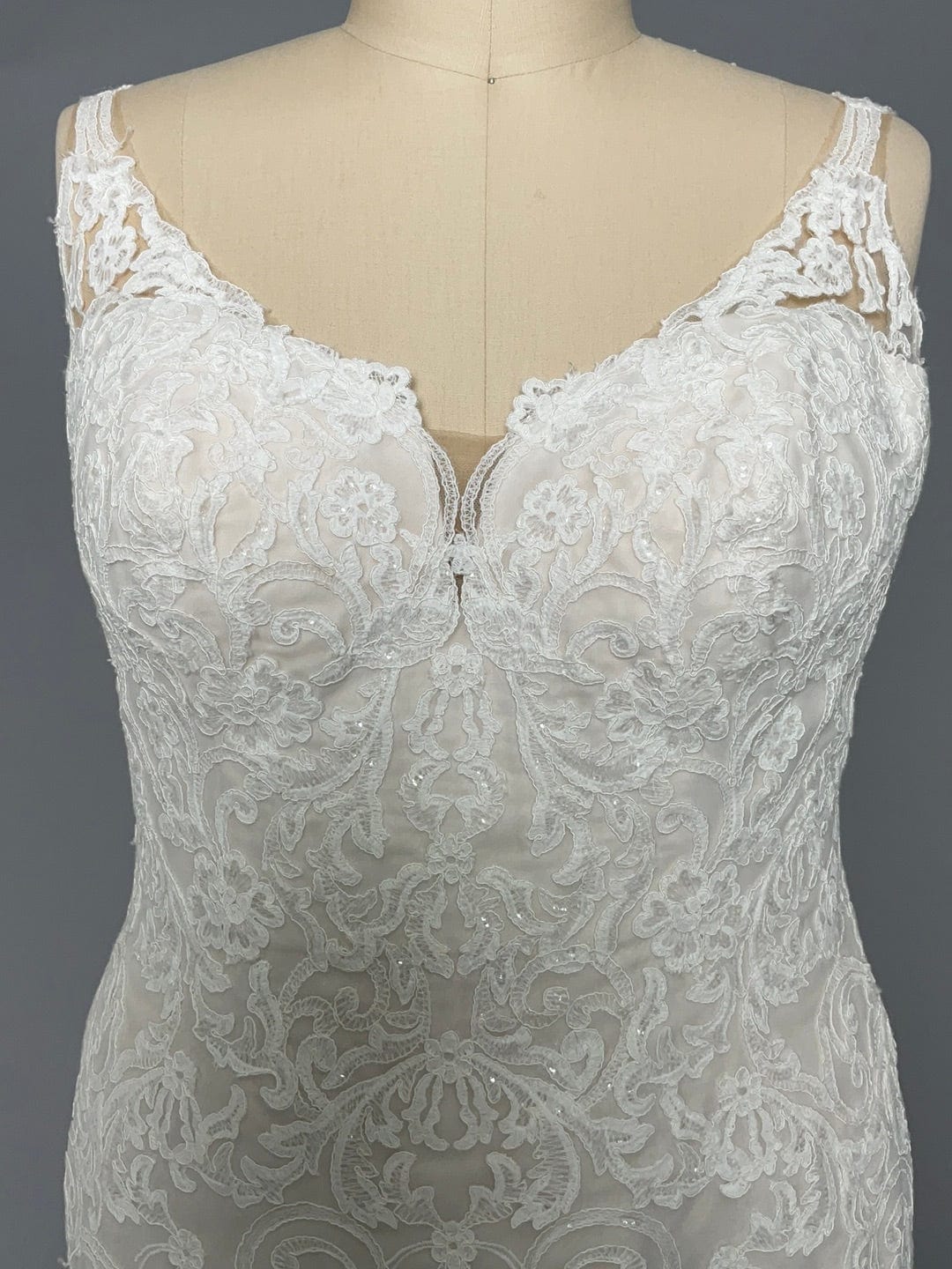 Essense of Australia D2734 - Size 22 - Image 5