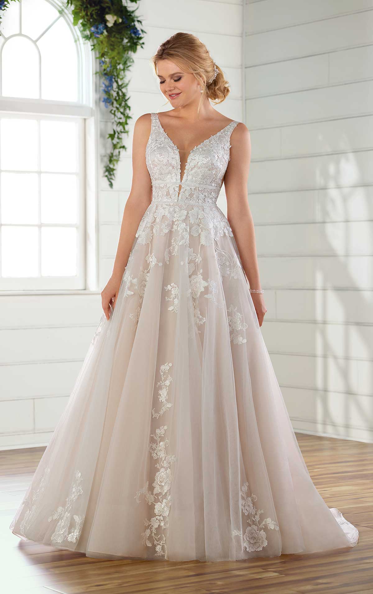 Essense of Australia D2748 - Size 12 - Image 4