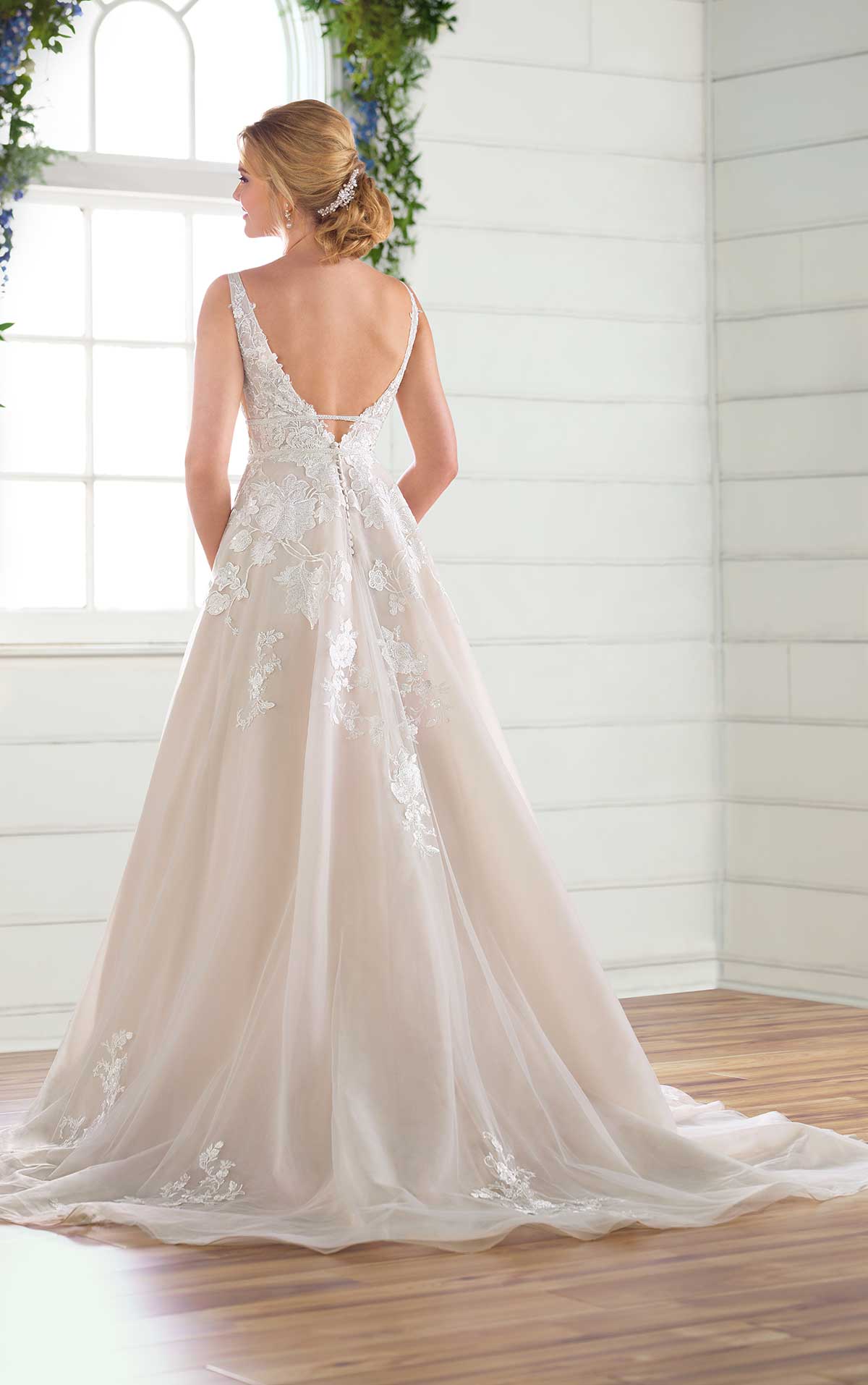 Essense of Australia D2748 - Size 12 - Image 5