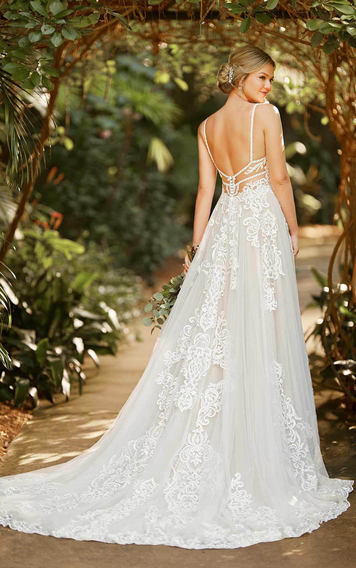 Essense of Australia D3094 - Size 14 - Image 2
