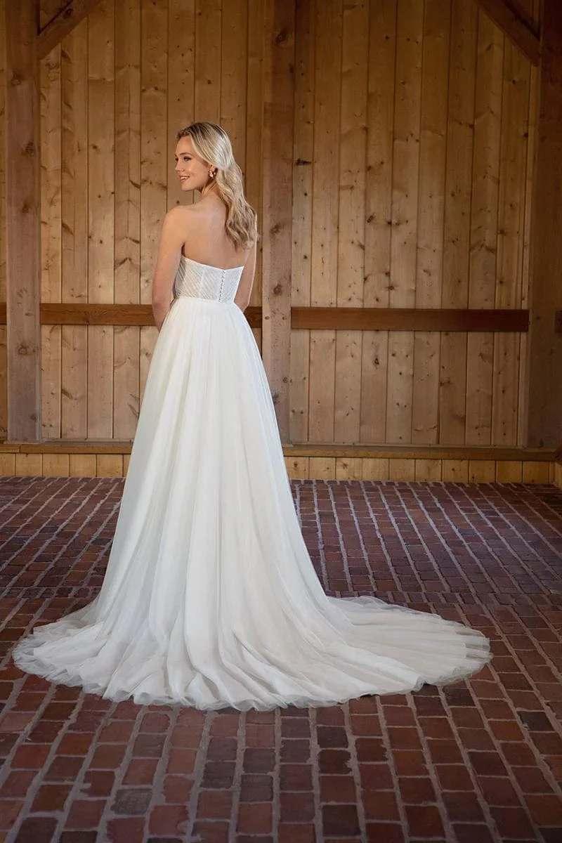 Essense of Australia D3593 - Size 22 - Image 2