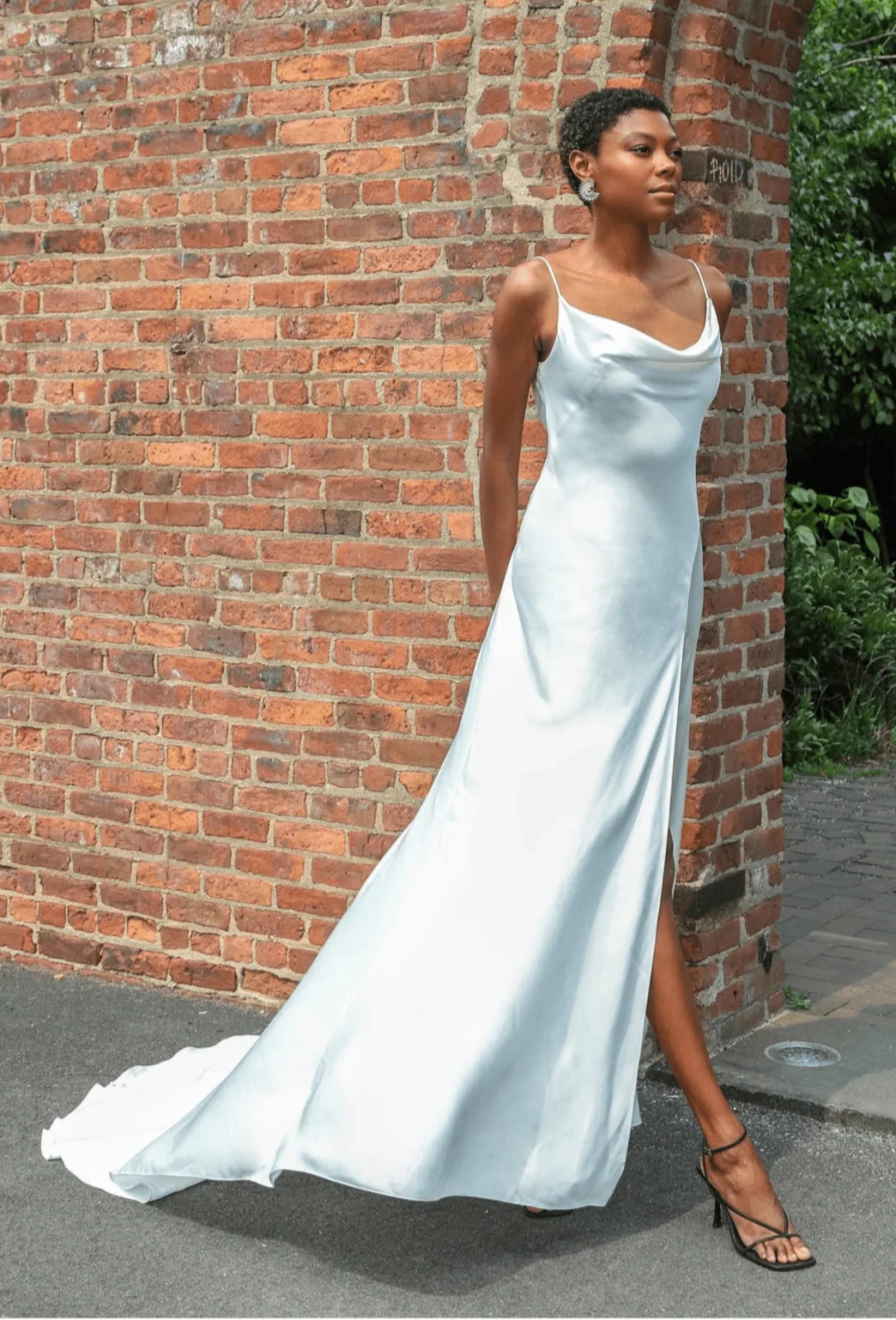 Essense of Australia D3981 - Size 10