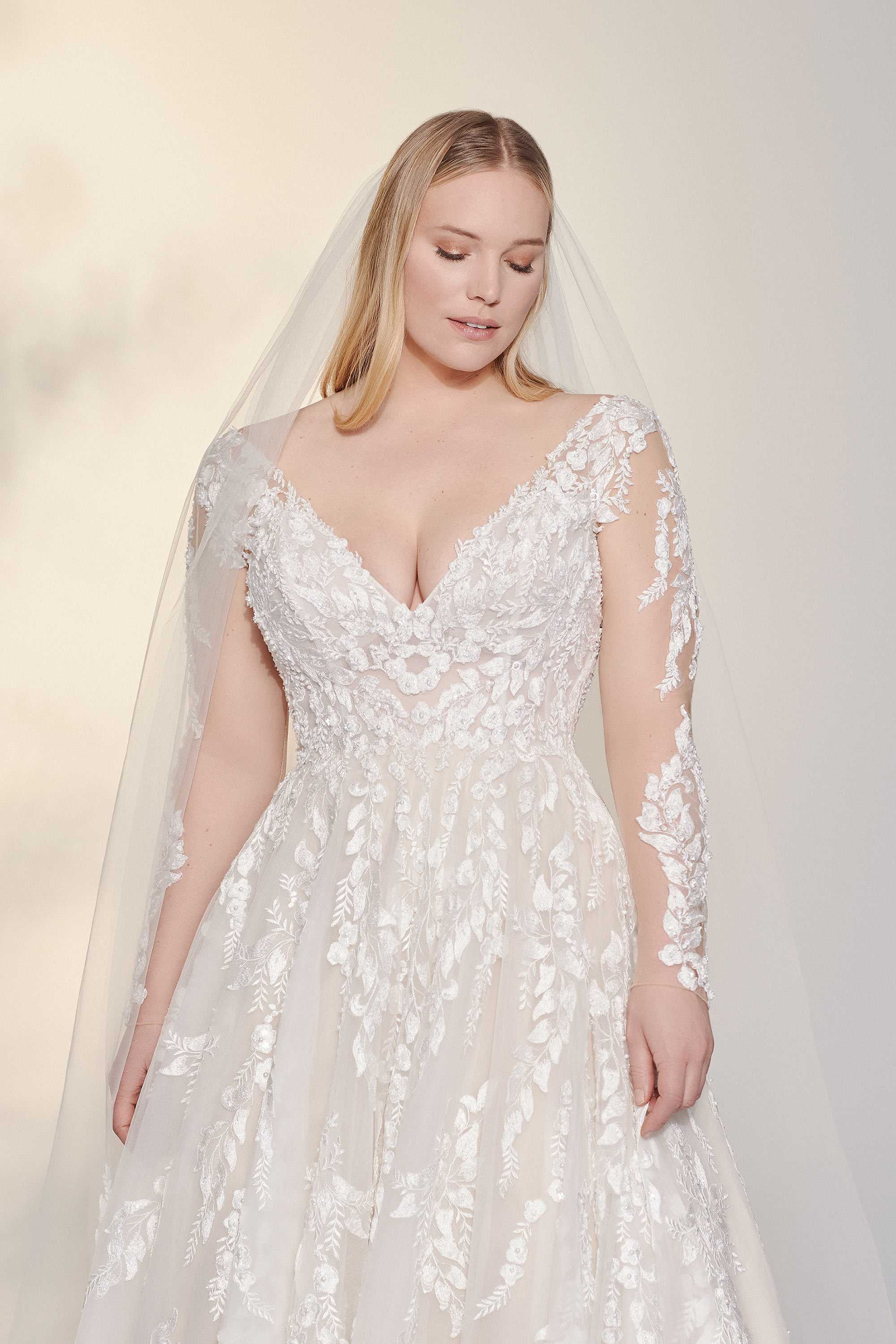 Signature by Justin Alexander Julie 99155 - Size 22 - Image 3