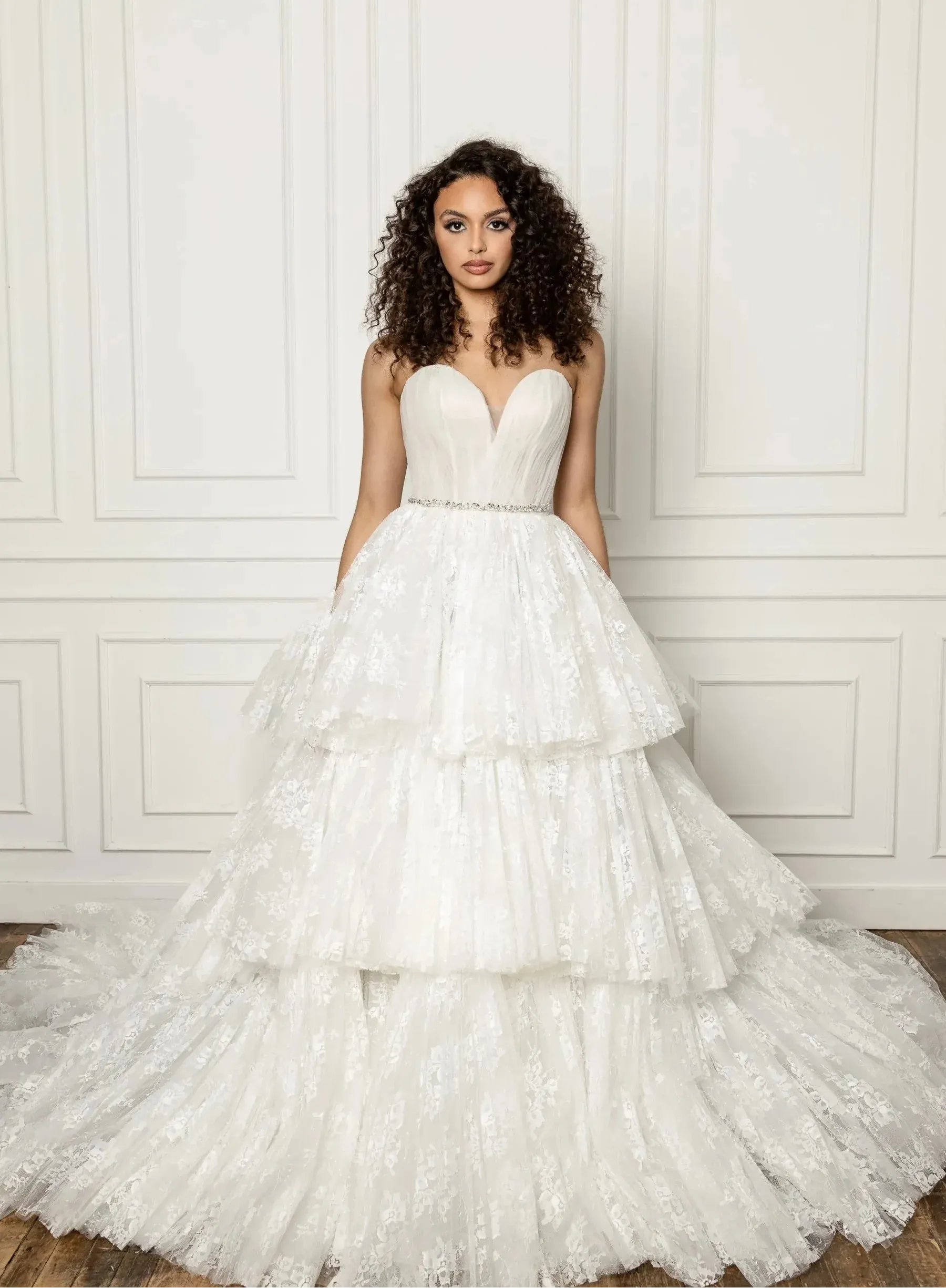 La Premiere Cassandra - Size 8