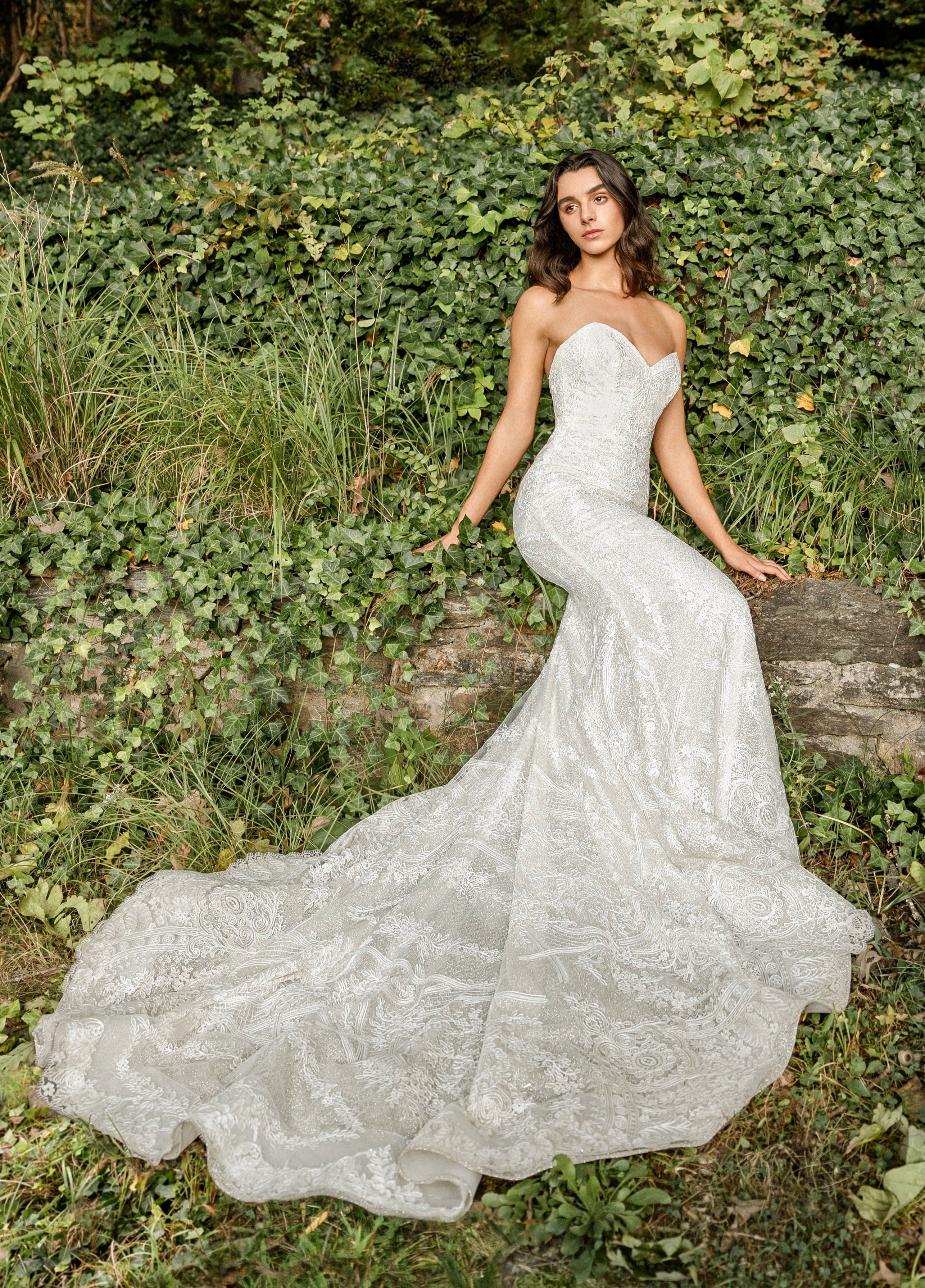 Lazaro Amelie - Size 14