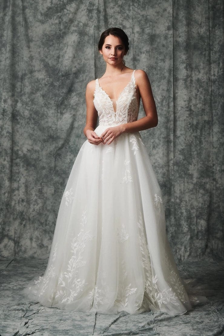 Liv by Kelly Faetanini Bristol - Size 8
