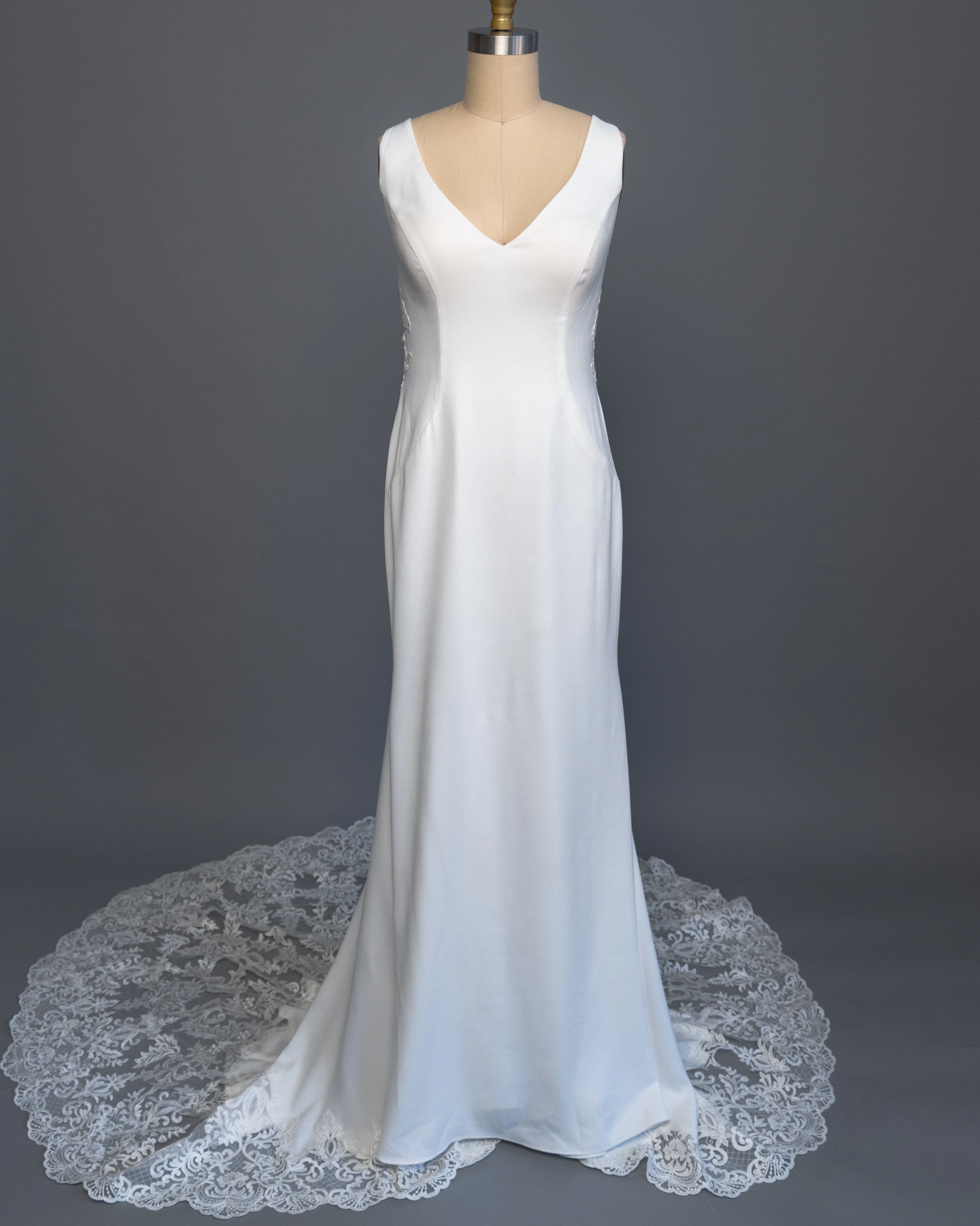 Luna Novias Yamir - Size 10 - Image 3
