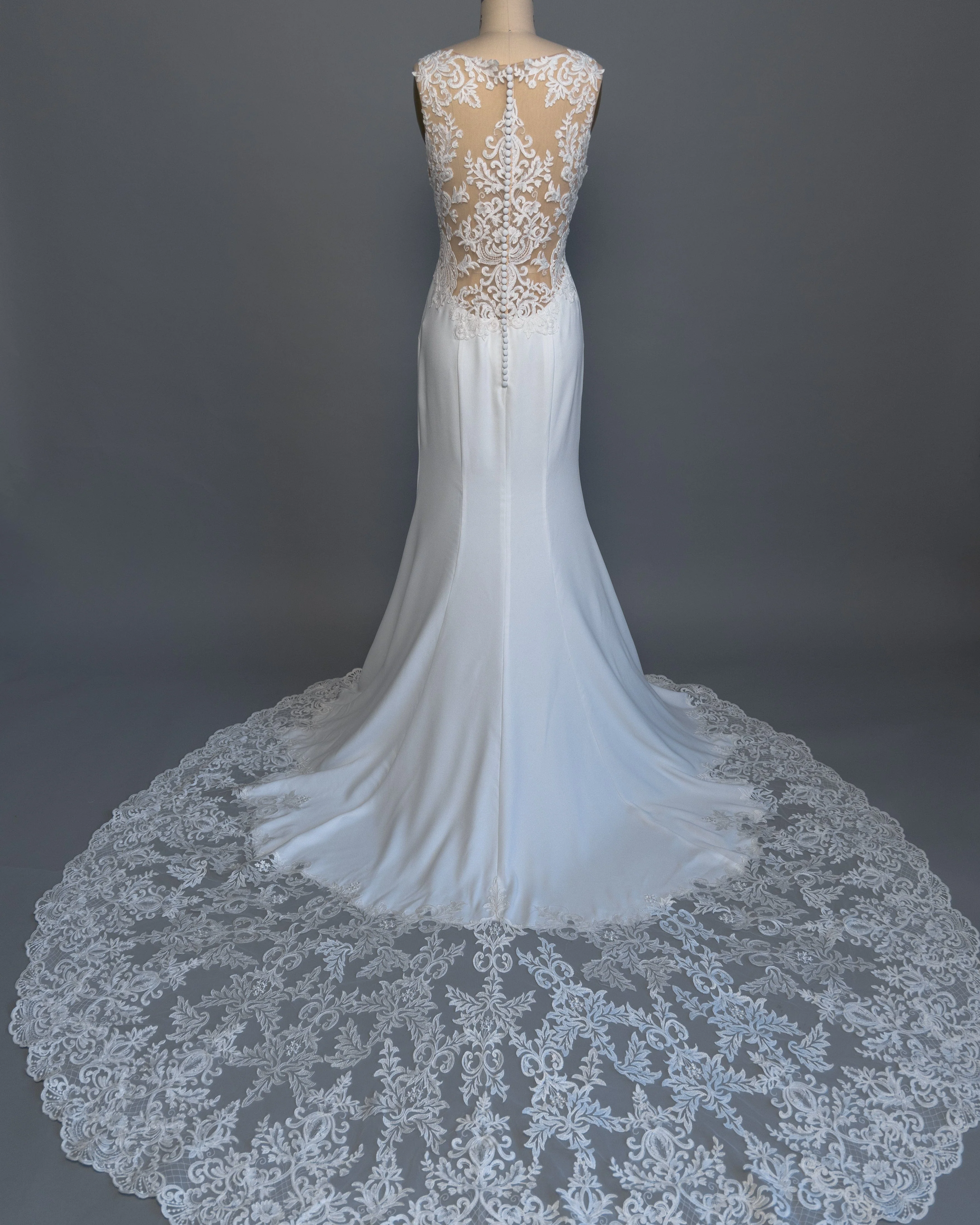 Luna Novias Yamir - Size 10 - Image 4