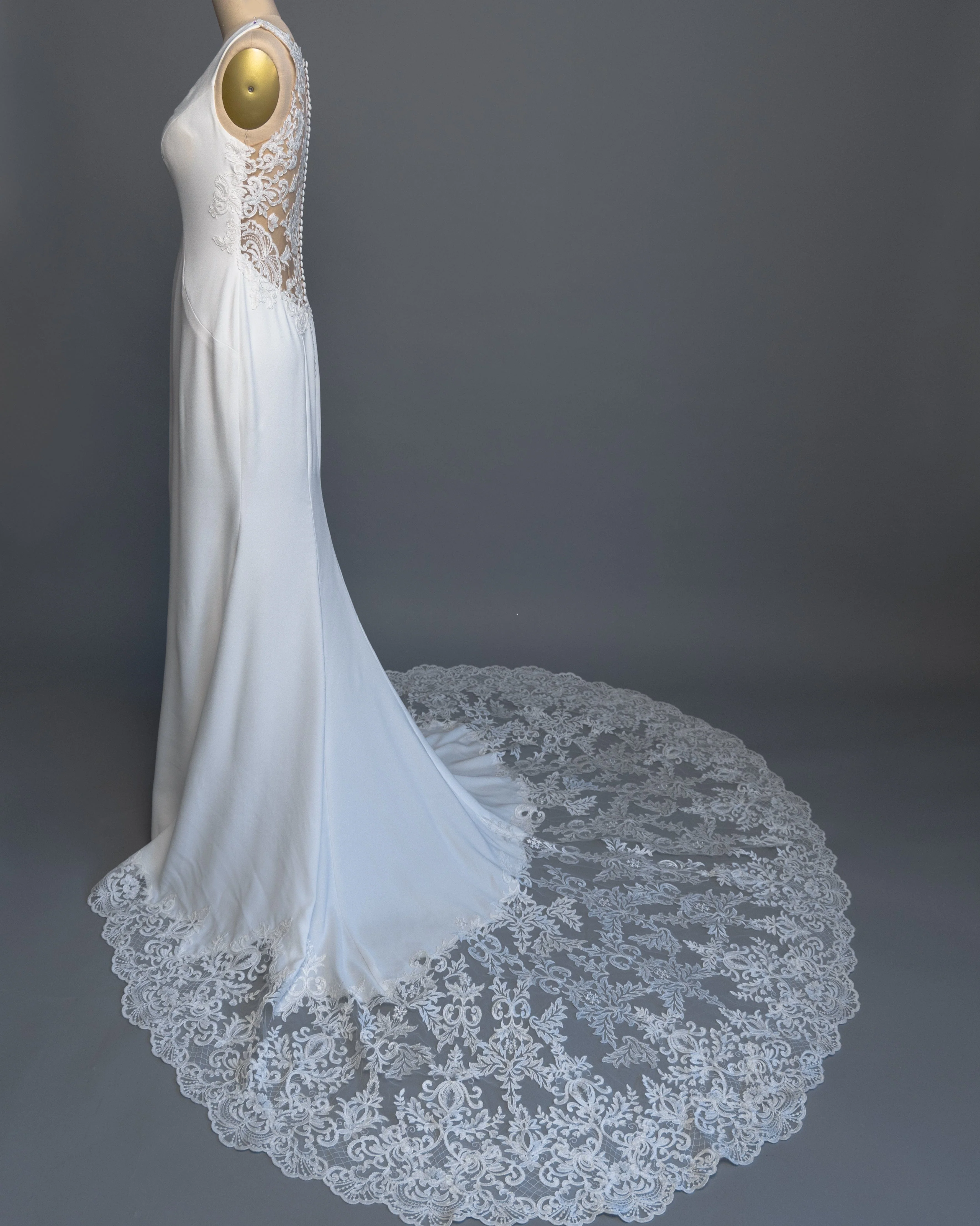Luna Novias Yamir - Size 10 - Image 5