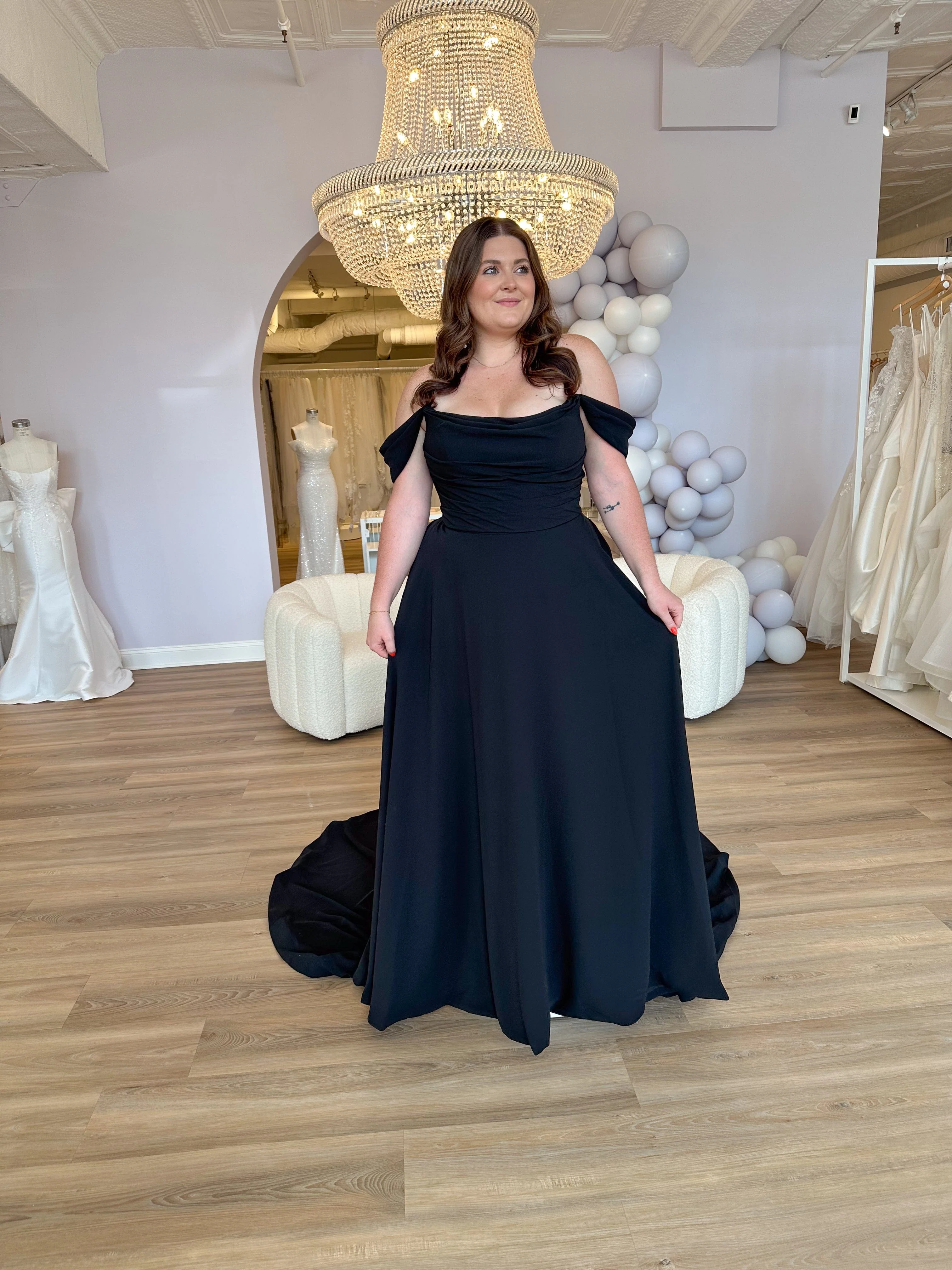 Luxe Privée Elizabeth [Black] - Image 3