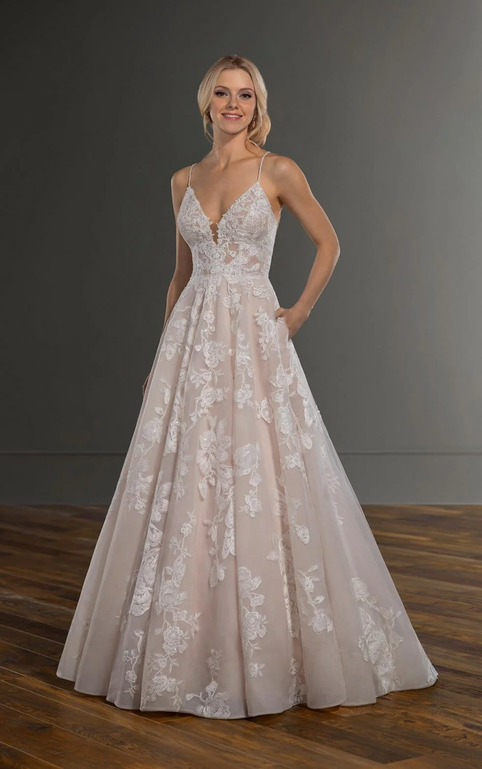 Martina Liana 1110 - Size 14 - Image 3