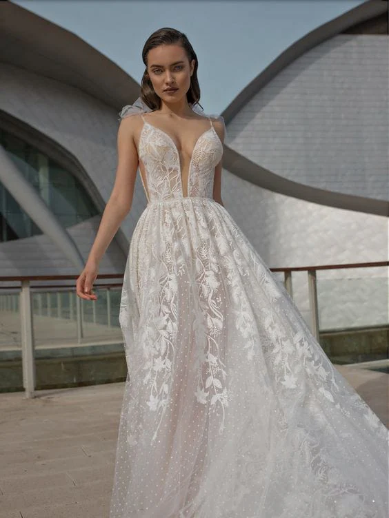 Noya by Riki Dalal Scarlet - Size 6