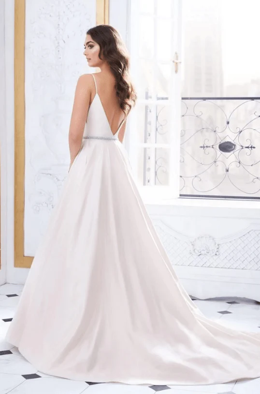 Paloma Blanca 4850 - Size 6 - Image 2