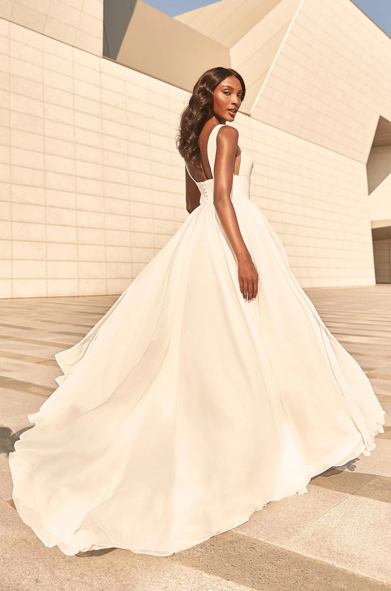 Paloma Blanca 4984 - Size 12 - Image 2
