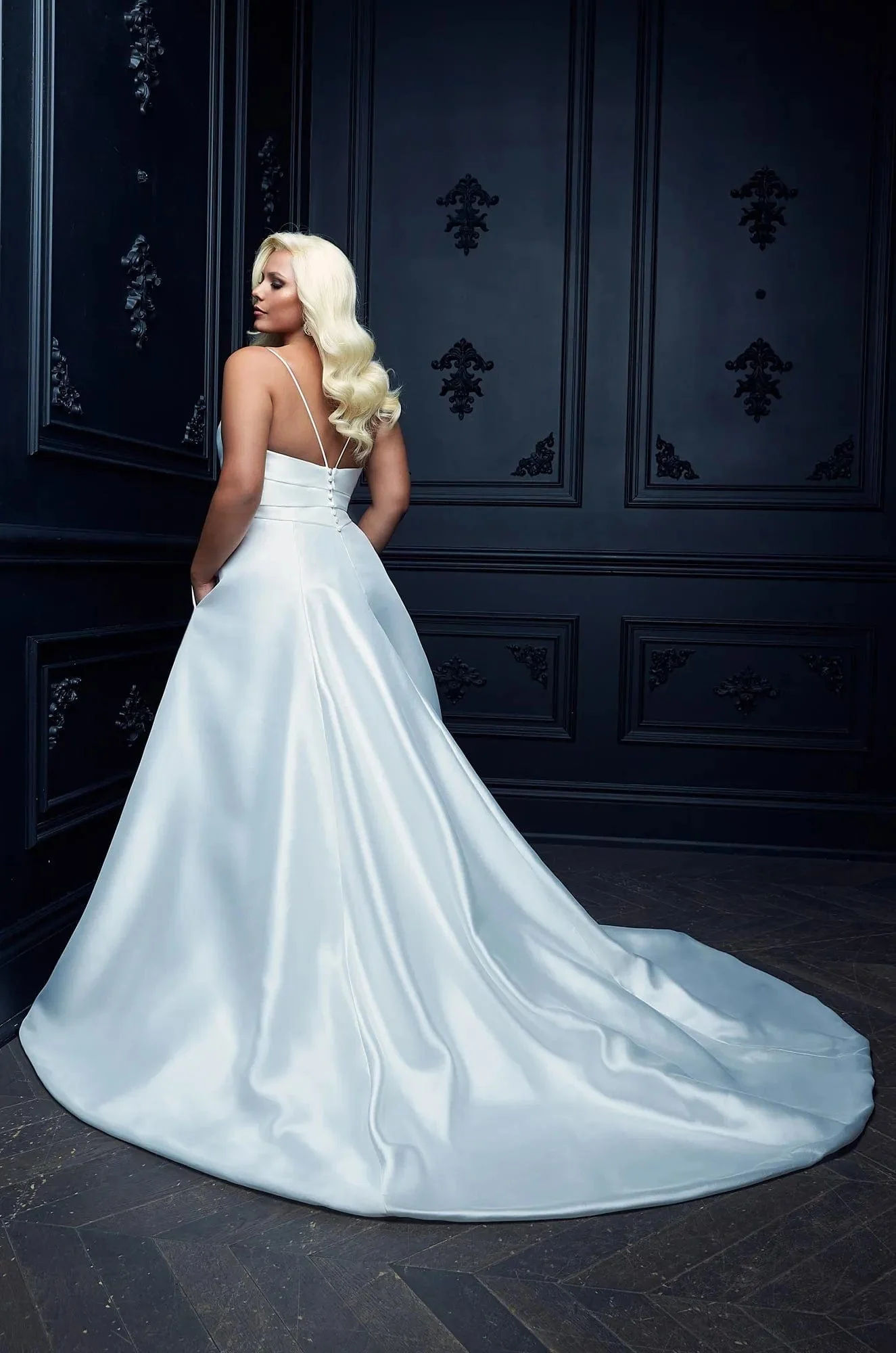 Paloma Blanca 4987 - Size 18 - Image 2