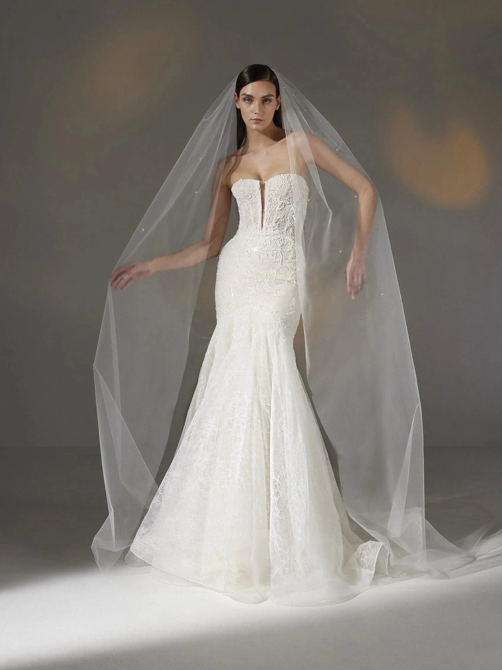Pronovias Alura - Size 8 - Image 3