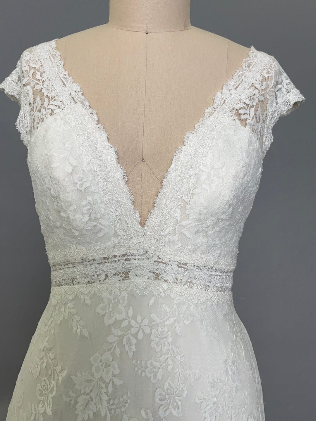 Pronovias Ederne - Size 14 - Image 5