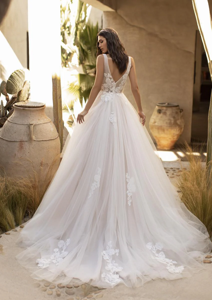 Pronovias Garner - Size 12 - Image 2
