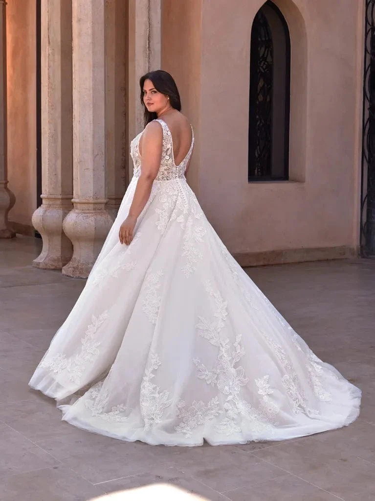 Pronovias Huron - Size 16 - Image 2
