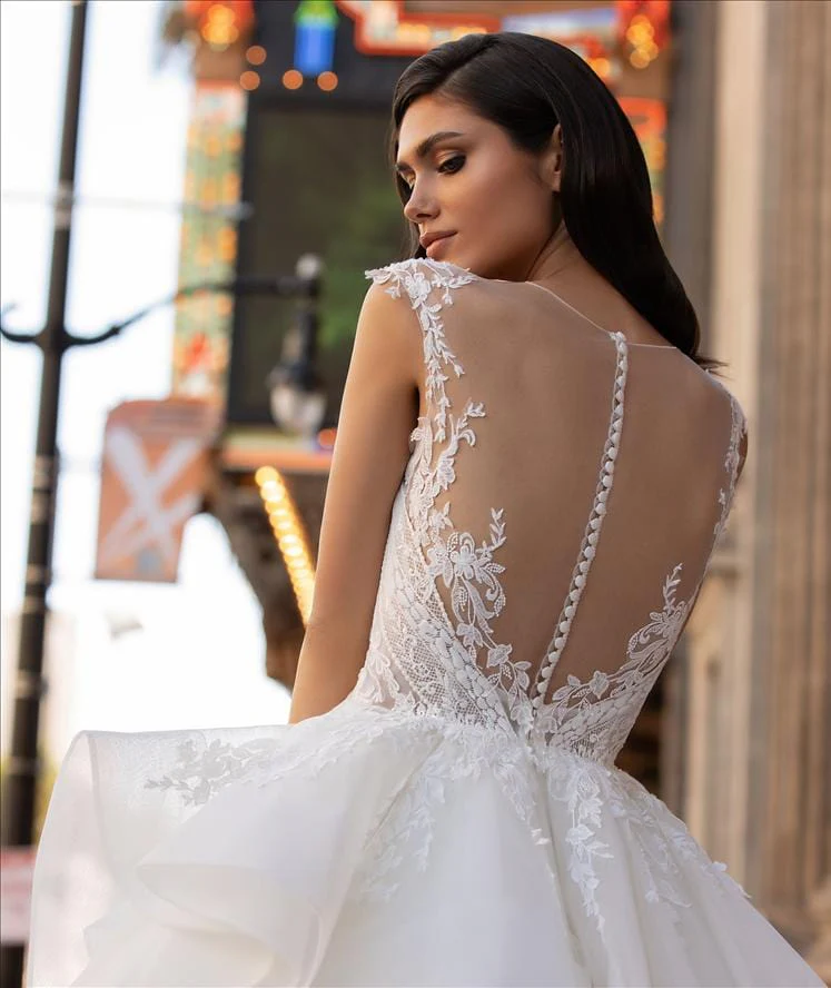 Pronovias Lollobrigida - Size 10 - Image 3