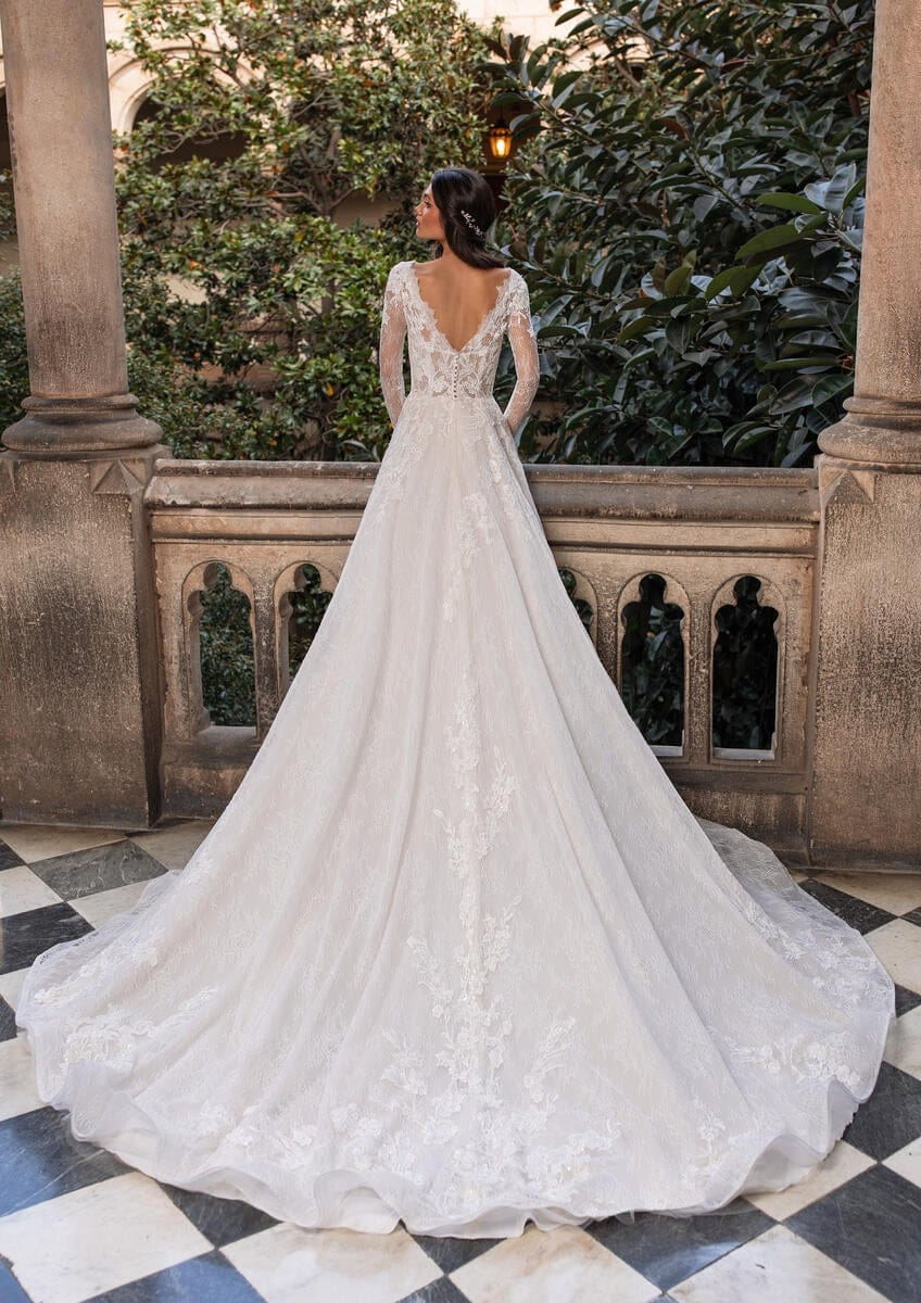 Pronovias Louise - Size 14 - Image 2