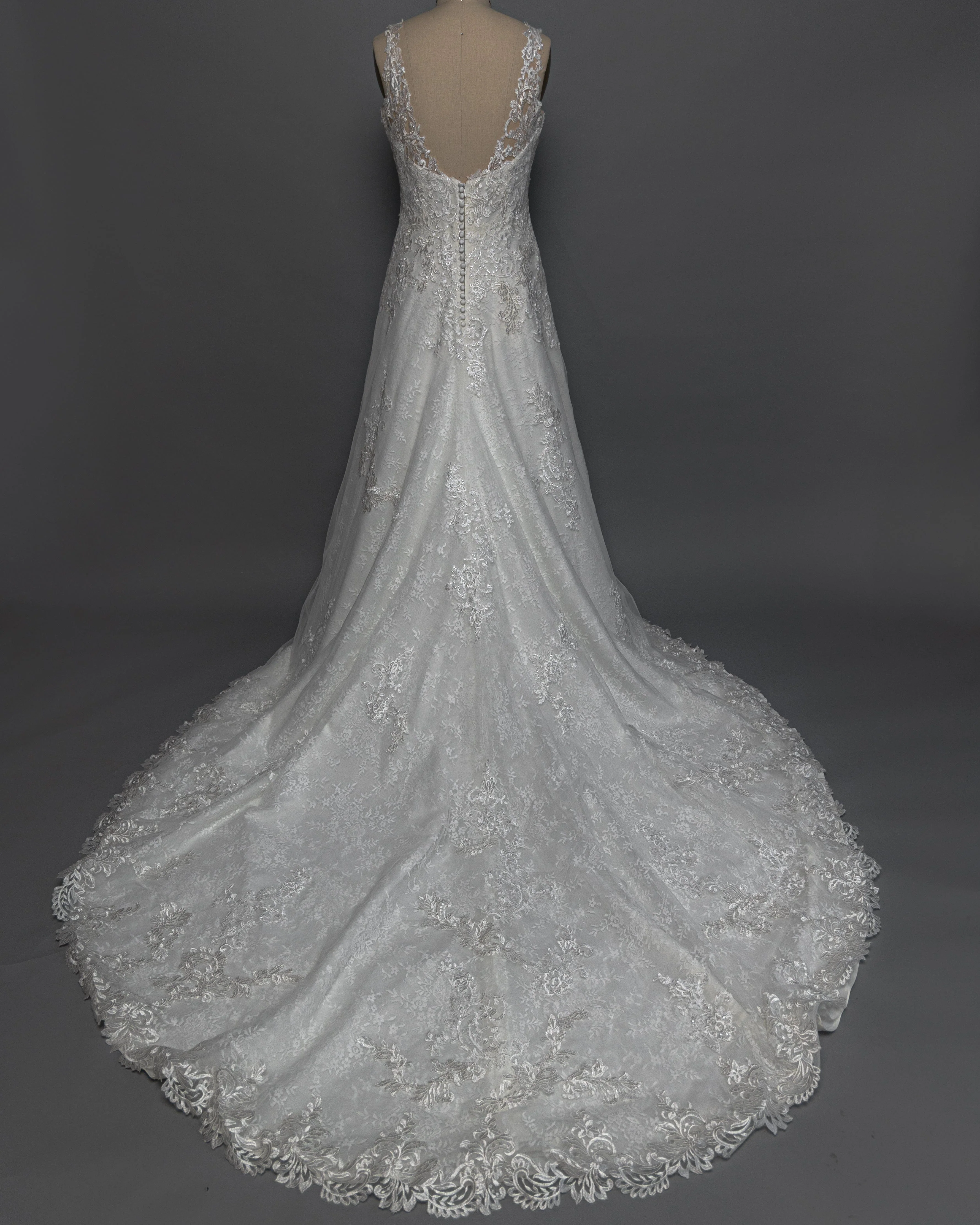 Pronovias Malma - Size 14 - Image 4
