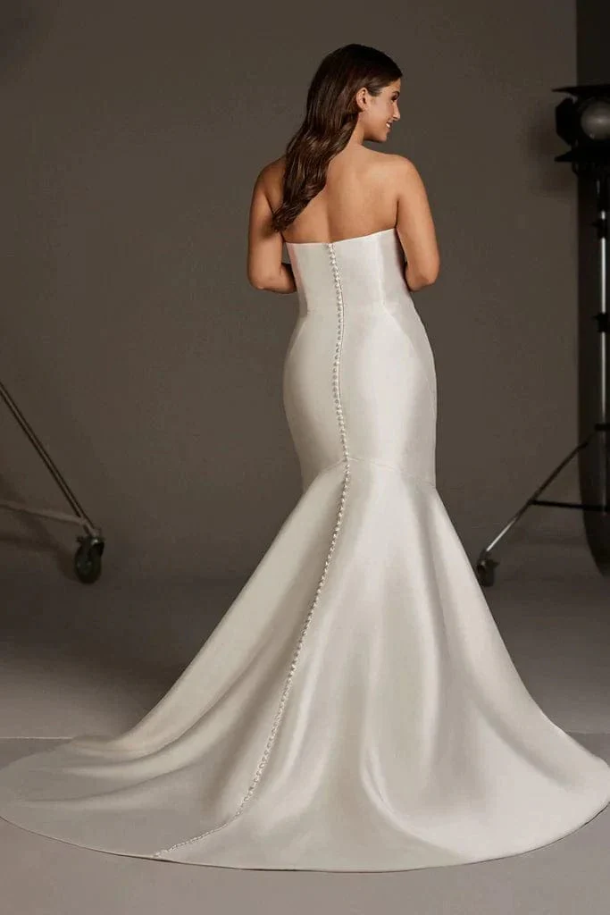 Pronovias Oberon - Size 20 - Image 2