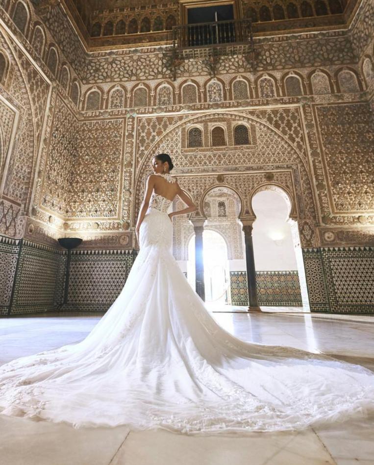 Pronovias Privee Liwa - Size 16 - Image 2