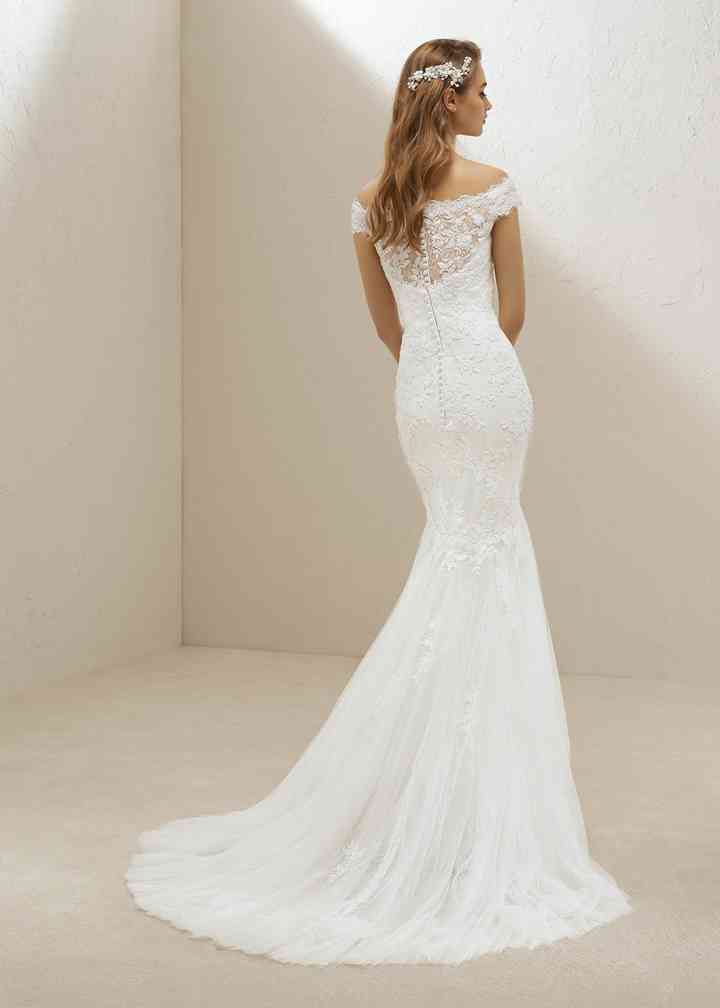 Pronovias Victoria - Size 10 - Image 2