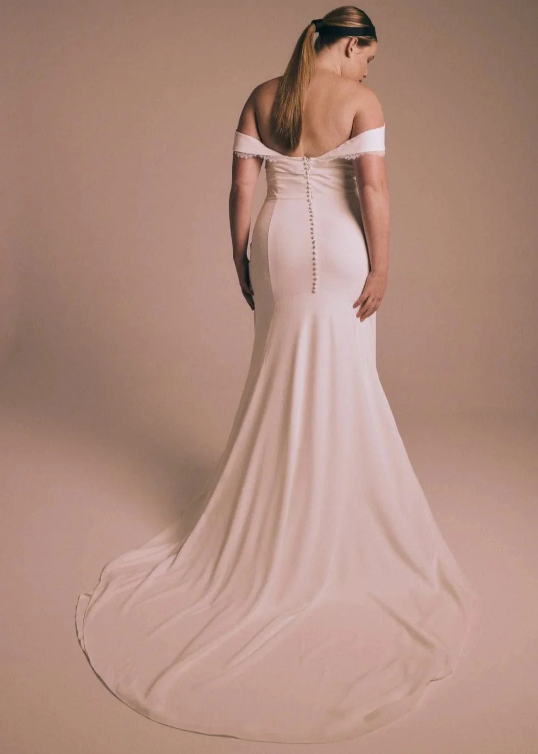 Renhue Lina - Size 18 - Image 3