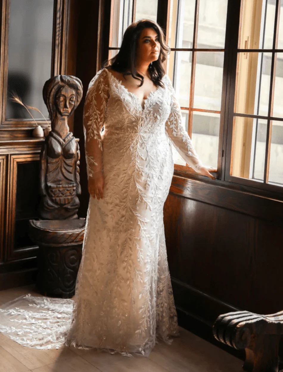 Studio Levana  Marilyn [Fitted] + Skirt - Size 24 - Image 3