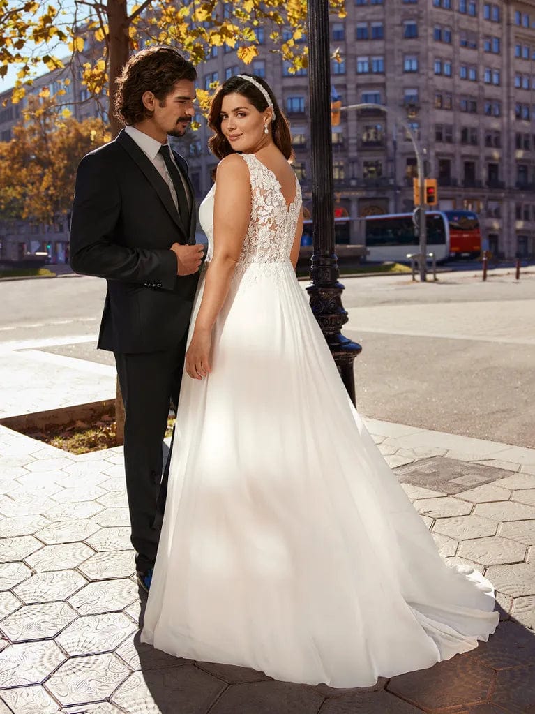 White One Dazzling - Size 22 - Image 2