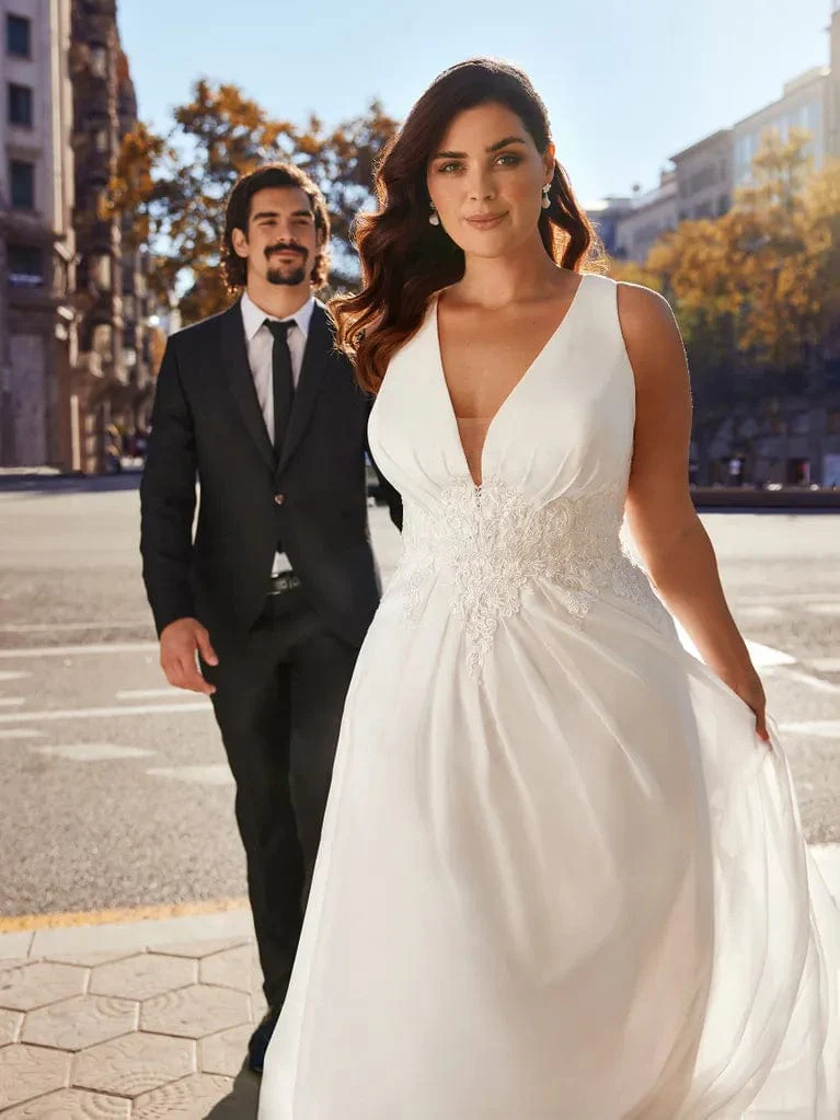 White One Dazzling - Size 22 - Image 3